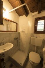 4second_bathroom_1st_floor.jpg