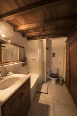 7_bathroom_1st_floor.jpg